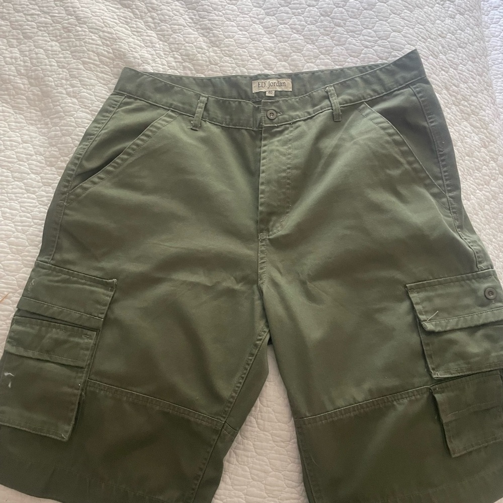 Men's Cargo Shorts in Olive Green